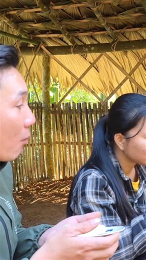 The poor old lady helped(tieu ly)and CEO Jack save firewood, clothes and food for the coming winter-063 | Teddy Life