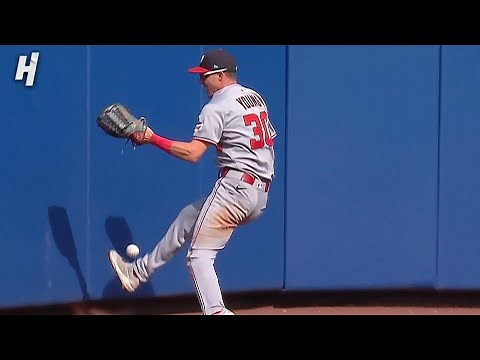 Jacob Young with the CIRCUS CATCH OF THE YEAR 🤯