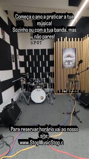 Stop Music Spot - Sala de Ensaio on Instagram: "Se a música é a tua paixão, nunca desistas de praticar! Seja sozinh@, com os teus amigos ou com a tua banda. Temos tudo o que precisas para praticar voz, bateria, amplificadores para guitarra e baixo, também temos suporte para teclado... Vem conhecer a nossa sala de ensaio no Centro Comercial STOP! Para agendar é muito fácil, basta ires ao nosso site e reservar um horário que esteja disponível. Depois recebes um email com a confirmação e dados para