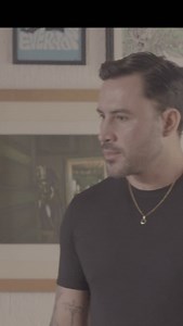 El #chiste era no meterle el dedo a su mamá, pero la mano si se la puedo levantar 🤣🤣🤣🤣 #blooper #detrasdecamaras | Gustavo Villalpando