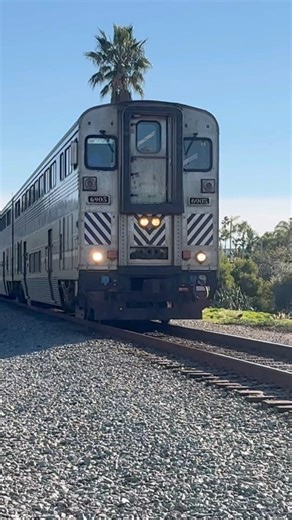 A581 gives a SA&HC at CP Crosby! #pacificsurfliner #amtrak #train #railfan #railroad #railway