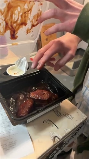 Soaps my cousin! It's cool to do challenges and tricks, but is it even cooler to keep your fingerboard clean? I think Soaps thinks, Yes! Heres a tutorial and trick jam from Soaps himself this last February!