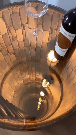 ✿༺ Homeware Base ༻✿ on Instagram: "Can you figure out how it's done? This is known as an Infinity Table. To make your own, you may need to lookup "Infinity Mirrors" or check the YouTube video on the TechyDIY channel.  #UniqueFurniture #InfinityTable #DIYTable"