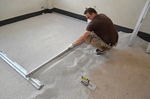 Redakční návštěva: Jak se dělá suchá podlaha s podlahovým vytápěním