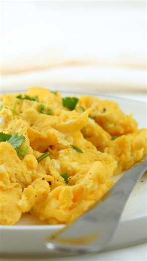 I don’t spend all day thinking about dinner, but we do eat mostly from scratch. These simple habits make that possible. Cooking extra for leftovers, using what we already have, keeping ingredients simple, and batch prepping basics takes the pressure off weeknights. And few go-to recipes I can make on autopilot takes most of the decision making out of the day. #fyp #cookinghacks #cookingtips