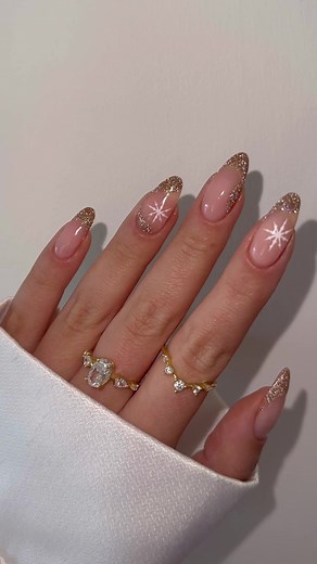 Golden Glitter Snowflake Nail Art | Reflective Gel Manicure Tutorial