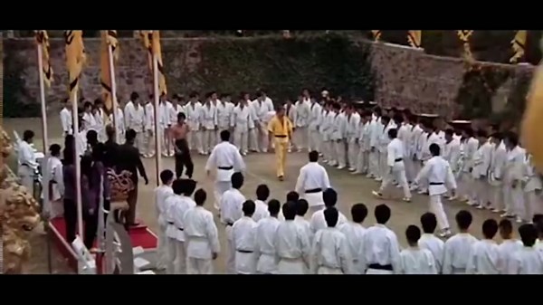 Movie extras that totally ruined the scene