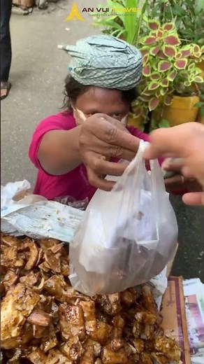 Sweet Treats of Myanmar – A Journey Through Traditional Burmese Desserts #travelwithanvui