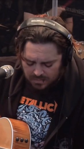 grunge? on Instagram: "Seether - Change (Live at SiriusXm 2014) I love this Seether cover! They sound so great! 🔥🔥🔥 #grunge #postgrunge #smellslikegrunge #90s #90sgrunge #music #musica #singer #bass #drums #nirvana #pearljam #foofighters #davegrohl #kurtcobain #laynestaley #aliceinchains #soundgarden #chriscornell #eddievedder #shaunmorgan #seether #deftones"