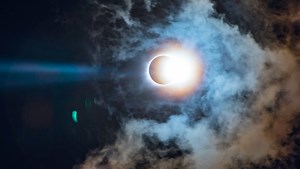 Check Out This Gorgeous Eclipse Time-Lapse Video and Learn How It Was Filmed