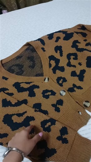 #thrifting this animal print cardigan size free condition 4/5 very warm for fall DM to order