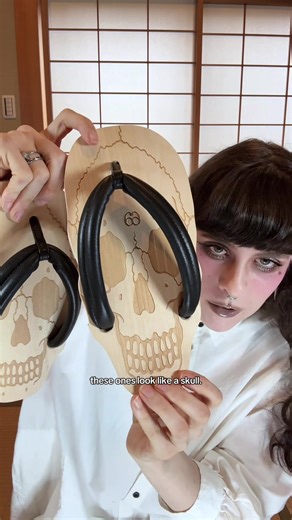 Goth Fashion Inspiration: Giant Skull Bag Style Tips