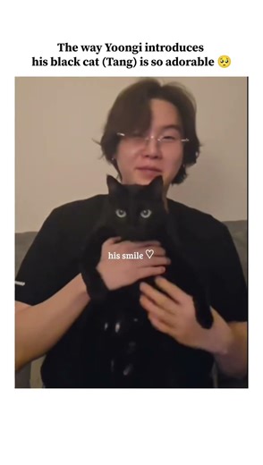 Yoongi introduces his black cat named Tang 😚🐱 #bts #yoongi #weverselive #cat #blackcat #suga #sugar