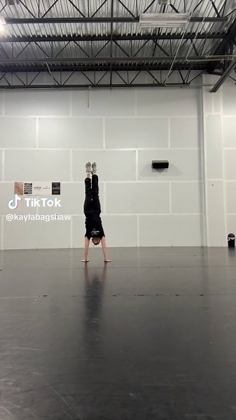 Cha Cha Slide Challenge - Handstand Edition 😏 #chachaslide #chachachallenge #handstandchallenge #handstand