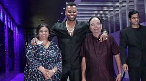 Hardik Pandya Takes His Parents For Dinner After Returning from World Cup | Movie Talkies