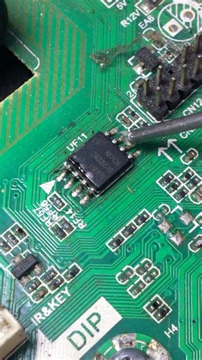 TV Stuck or Not Starting? Is the Memory IC Dead? #electronics #shortvideo #shortsfeed #shorts #asmr