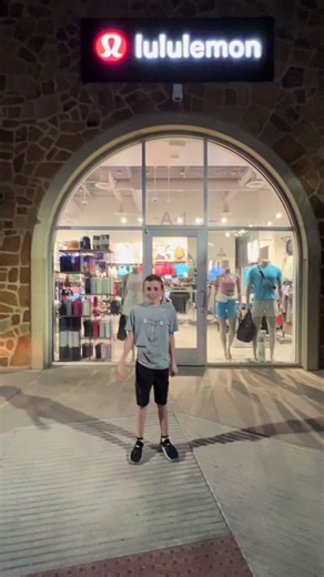 Watching Lululemon lights turn off! #Lululemon #lightsturningoff #lightsoff #lighting