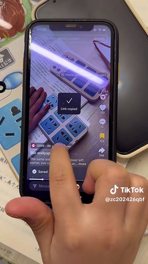 Download and Set This Aesthetic Live Wallpaper