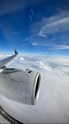 Maggie Chen | Super Quick & Easy Exposure Trick 💡 Try it for your next trip ✈️ 搭飛機來玩曝光術 😆 . . . . . . . . . . #transitions #transitionreels... | Instagram