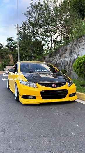 Clean 🧼😮‍💨 #parati #fypシ #hazmeviral #enkeirpf1 #seibon #airliftperformance #elsalvador #stancecar #carsoftiktok #carscene #hondacivicsi #hfp #yellow #hondagang