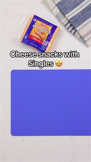 Take your snack ✨outside the box✨ with these homemade American cheese crackers 😋