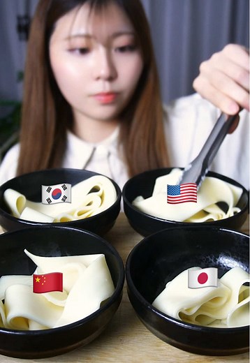 ビャンビャン麺食べ比べ：太麺とソースの絡みが絶妙