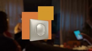 💡 La solution Céliane with Netatmo vous permet de contrôler à distance votre installation connectée : les éclairages, les appareils électriques et les volets roulants. Vous pouvez suivre votre consommation d'énergie et être alerté en cas de coupure de courant grâce aux notifications sur votre smartphone, et tout contrôler par la voix via les assistants vocaux. #LegrandAlgérie #MaisonConnectée #Connecté #CélianewithNetatmo #Legrand #Eclairage #Electricité | Legrand