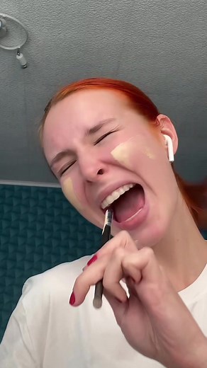 David Bowie Inspired Aladdin Sane Makeup Tutorial