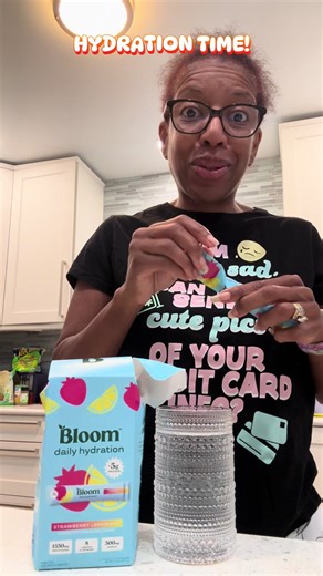 Trying Bloom Hydration Packets for Better Hydration