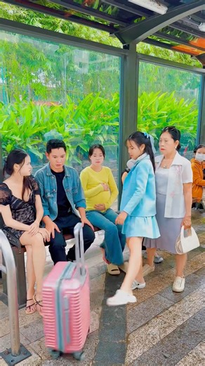 One rude act, one funny lesson 😂🚌 [TRUC AN TV] #trucantv #kindness #respect #busstop #humanity