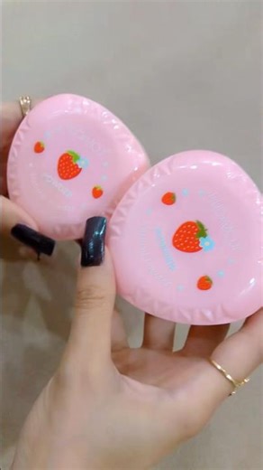 “Let’s try out this cute matte finish compact powder”🍓🌸 #flawlessfinish #compactpowder