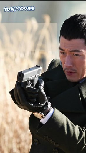 Jang Hyuk is a well-known action star with incredible martial art skills, he always tries to do all the action scenes by himself. 🎖️ Catch starring Jang Hyuk and Lee Da-hae, tonight at 9PM 🇮🇩 10PM 🇲🇾! 🎬🤩 #tvNMovies #HomeOfKoreanBlockbusters #IrisNewGeneration #JangHyuk #LeeDaHae