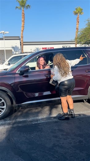 She got scared when she got out her car😩 | Ebony M