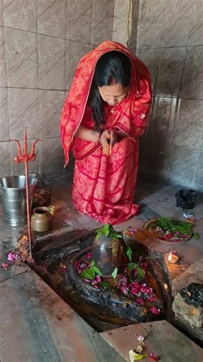 Baba ke mandirava 🕉 #shivcharcha geet 🙏 #youtubeshorts #anitaavinash #shortvideo #trending #viral