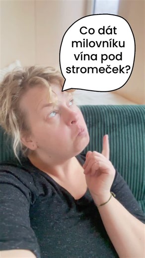 Další kus z mého nitra! ✨ V mém okolí je vinařů snad milion 🍇. Další milion je lidí, co chodí na burčákivé pochody a jiné košty. Máte je kolem sebe taky? A nevíte, co by jim měl Ježíšek přinést? 🎁 NÁSOSNIČKU!!! 🍷 Elegantní doplněk, který vám uvolní ruce 🙌, abyste mohli vehementně gestikulovat při pití vína 🤌🍷. Pokud nezačnete poskakovat, víno se vám nerozlije 💧❌, sklenka nerozbije! 💥❌ Velikost je univerzální pro většinu standardních sklenic na víno 🍷➡️👌. Takže netrefíte kouzla . Dodání