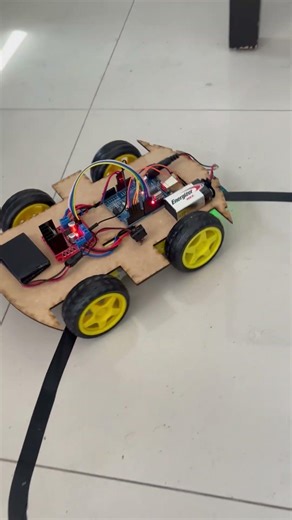 poniendo a prueba nuestro seguidor de linea #robot | Funcionara? |