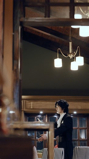 PAIX PER MIL on Instagram: "blah ‘Falling for You’ MV Teaser 1 2025.12.19 (Fri) 6PM KST #blah #블라"