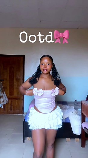 Quick and Stylish Outfit of the Day with Bows and Bloomer Shorts