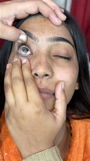 मेकअप करने से पहले कैसे लगाएं आँखों में लेन्स/ How to wear contacts lenses/ #makeup #eyelence #mua