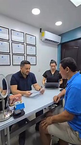 Pasando consulta con mi dermatólogo el Dr. Marcelo Amaya de DermaCenter San Salvador, la idea es cerrar o sellar algunos hoyos grandes en mi rostro, por que tengo varios cráter, Whatsapp de la clínica es 7039 5722 | Will Salgado