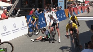 Cyclist accidentally crashes while celebrating stage win