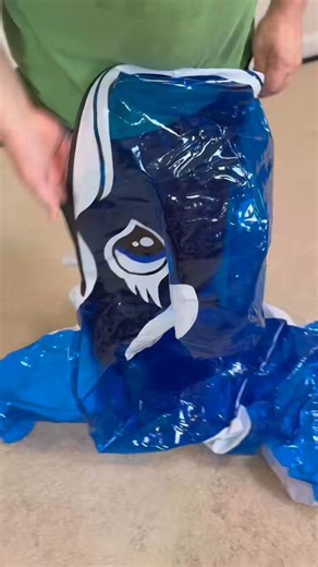 Most of our suits are double layer which means an inner layer squeezes your body when you wear it. But occasionally we also make single layer sealed and single layer fan-blown suits too. This suit is a single layer sealed design.