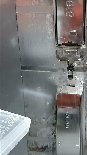 🔥 Sofort-Effekt: Kunststoffformen reinigen mit Trockeneis #shorts