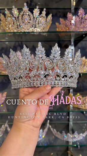 ✨👑 Quinceañera Crowns in Los Angeles 👑✨ Every quinceañera deserves to feel like a true queen on her special day. Our beautiful quinceañera crowns are designed to add elegance, sparkle, and unforgettable charm to her celebration. Whether you’re looking for a classic royal crown, a modern tiara, or a bold statement piece, we have styles that perfectly complement any quince theme or dress. ✨👑 Quinceañera Crowns in Los Angeles 👑✨ Every quinceañera deserves to feel like a true queen on her specia