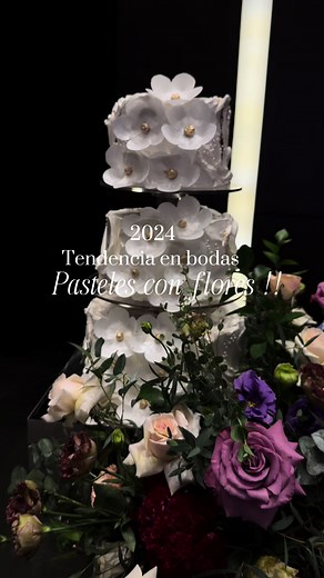 Tendencias en Bodas 2024: Pasteles con Praderas de Flores