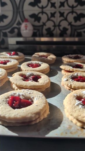 Fresh Linzer cookies. ✨ #rebarich