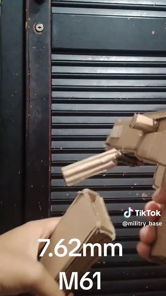 baru selesai bikin fal pendek ⚠️fakeguns #arenabreakout #cardboardbox