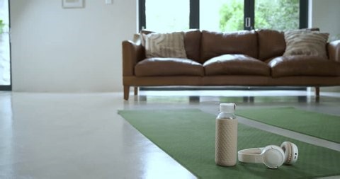 clip-4016164291-after-pause-camera-panning-right-living-room