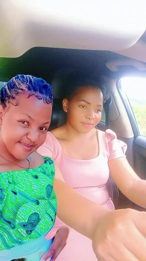 Driving Fashion: Stylish Outfits for Car Journeys