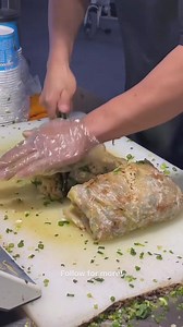 1.4M views · 818 reactions | Incroyable gourmandise de street food chinoise, le jiang xiang bing, sorte de vague de crêpe grillée et garnie. Repost de @goldthread2 Discover jiang xiang bing, cripsy savory crepes with delicious fillings, such a tempting chinese street food item ! . . #regram | Fou de Cuisine | Facebook